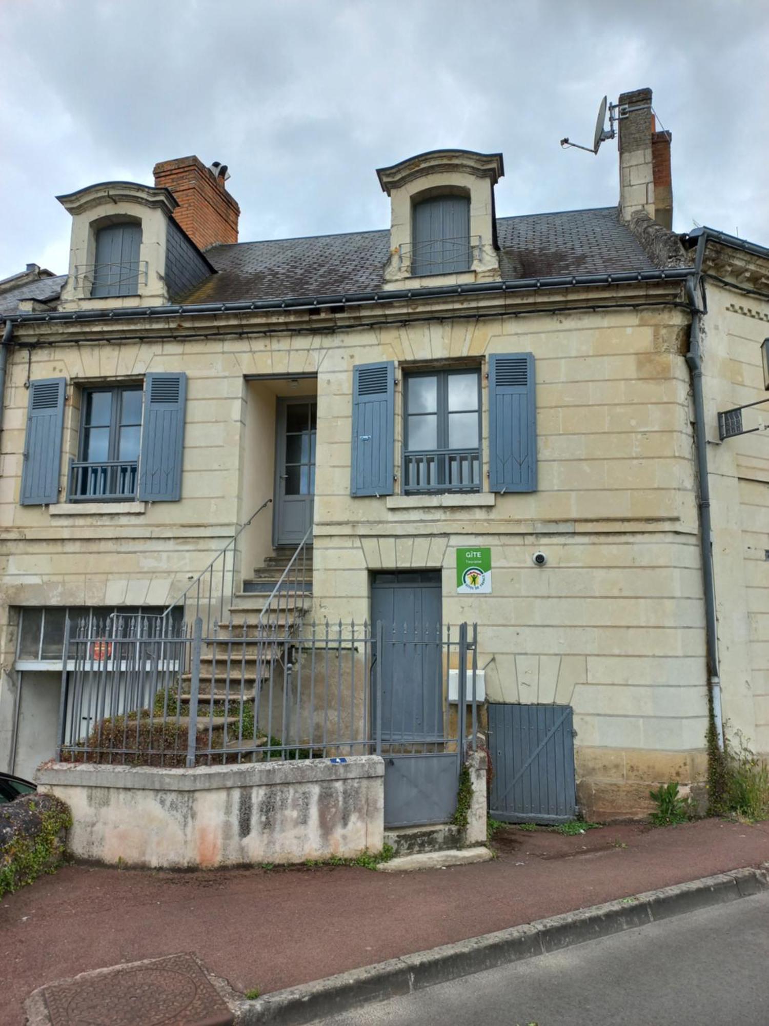 Agréable maison de ville au coeur de Chinon Exterior foto